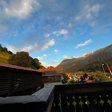 Ferienwohnung Uf Z'Enisch Klosters Eksteriør billede