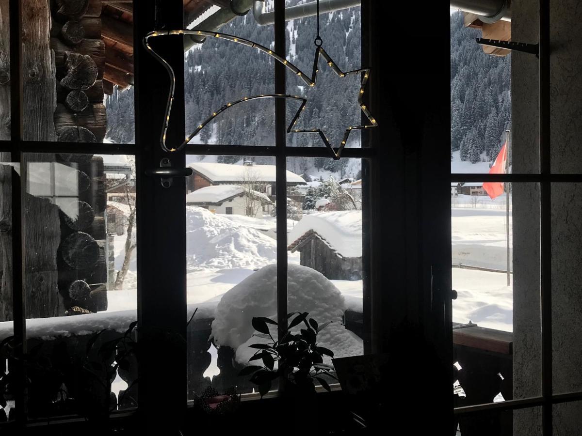 Ferienwohnung Uf Z'Enisch Klosters Eksteriør billede