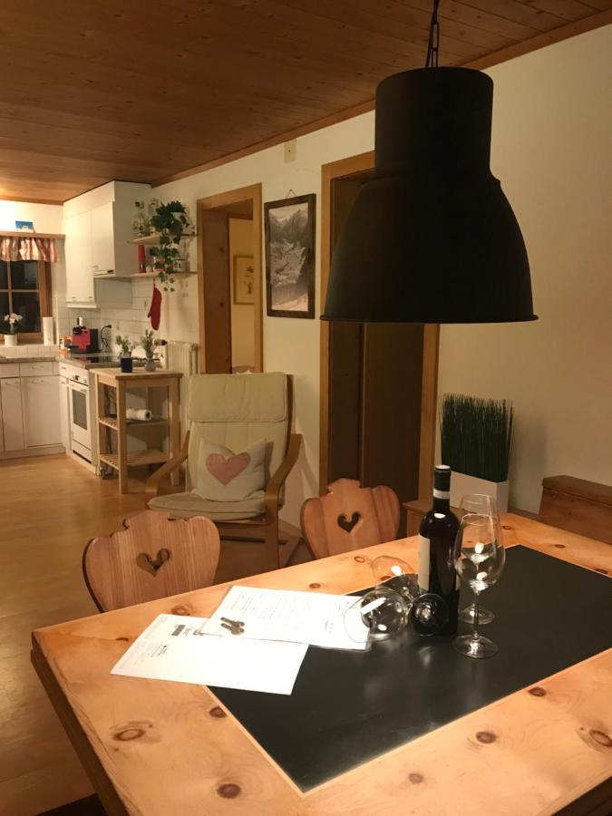 Ferienwohnung Uf Z'Enisch Klosters Eksteriør billede